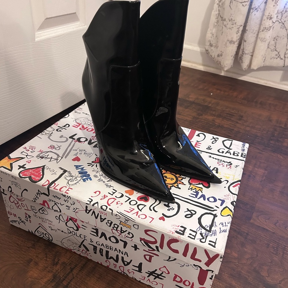 Dolce & Gabbana Shiny Black Patent Leather Pointed Heeled Boots